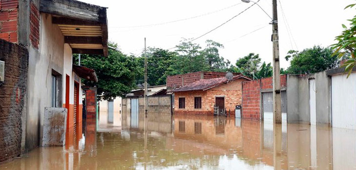 Alunos e professores de arquitetura auxiliam afetados pelas chuvas em BH