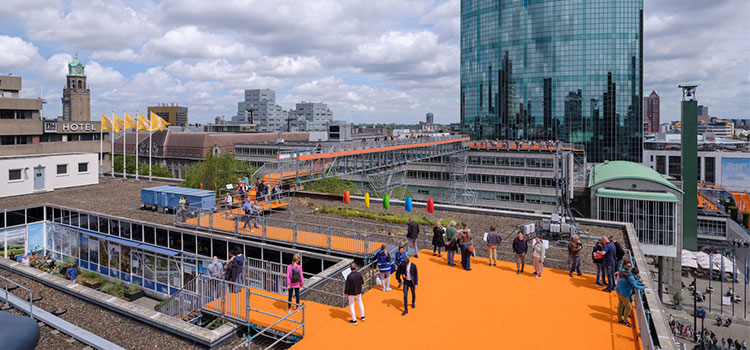Famosa instalação Rotterdam Rooftop Walk é aberta ao público, na Holanda