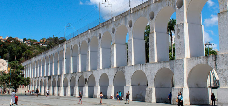 Arcos da Lapa são revitalizados no RJ